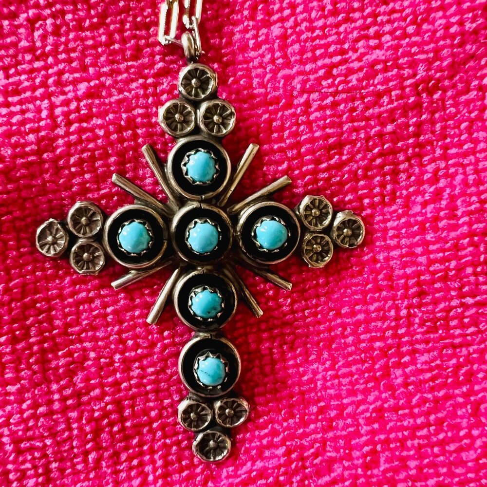 Vintage Native American Zuni pendant 7 silver chain